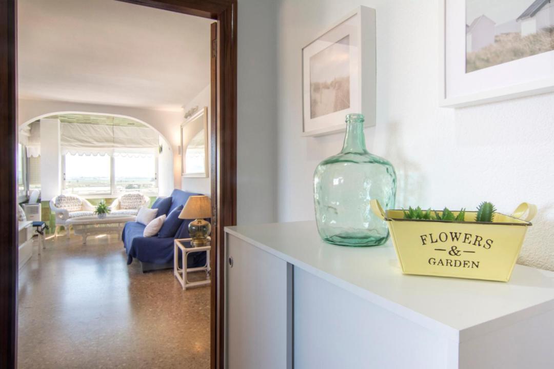 Bright Apartment Steps Away From The Beach Mareny Blau Exterior foto